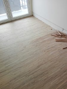 Pavimentos, Rodapés, soalho em Madeira Maciça, Afagamento e Envernizamento de Soalhos