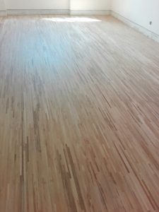 Pavimentos, Rodapés, soalho em Madeira Maciça, Afagamento e Envernizamento de Soalhos