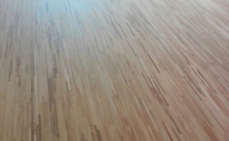 Pavimentos, Rodapés, soalho em Madeira Maciça, Afagamento e Envernizamento de Soalhos