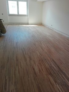 Pavimentos, Rodapés, soalho em Madeira Maciça, Afagamento e Envernizamento de Soalhos